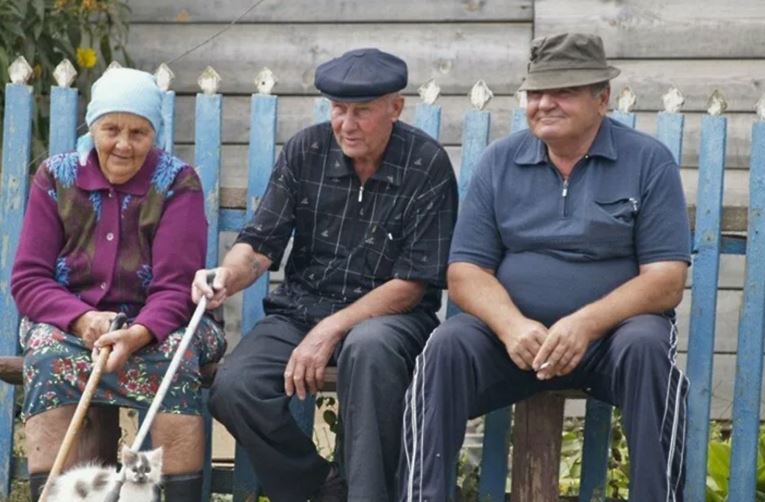 Мене завжди дивувало відсторонене ставлення свекрухи до моєї дочки. Її недавня посилка лише підтвердила мою позицію.