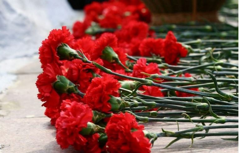 Приїхавши з Італії через 20 років, я попрямувала на могилу свого сина. Те, що я там побачила, змінило моє життя назавжди.