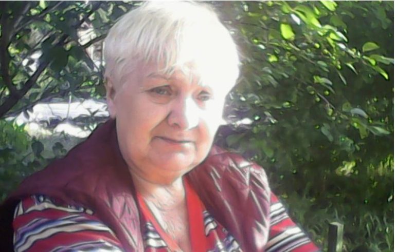 Через спільних знайомих я дізналася, що у моєї невістки – сумнівна біографія. На жаль, син по вуха закоханий у неї і не збирається помічати ці проблеми.