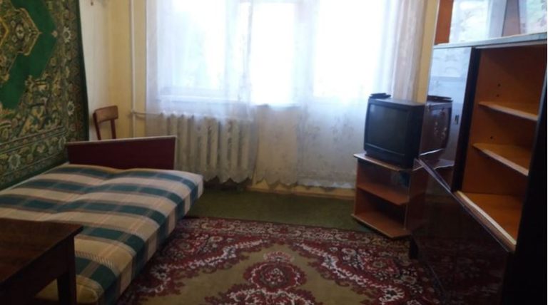 Нещодавно дочка приголомшила мене своїм проханням. Вона попросила вислати їй 300 євро, але коли я дізналася, на що вона планує витратити ці гроші, то була серйозно вражена.