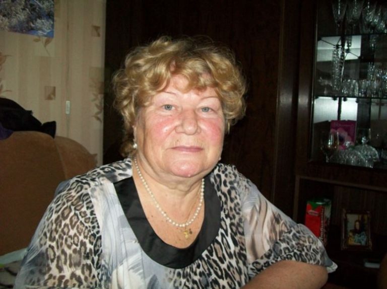 Коли народився мій зведений брат, мама присвятила йому всю свою увагу. У результаті він став розпещеним настільки, що вирішив зіпсувати моє життя.
