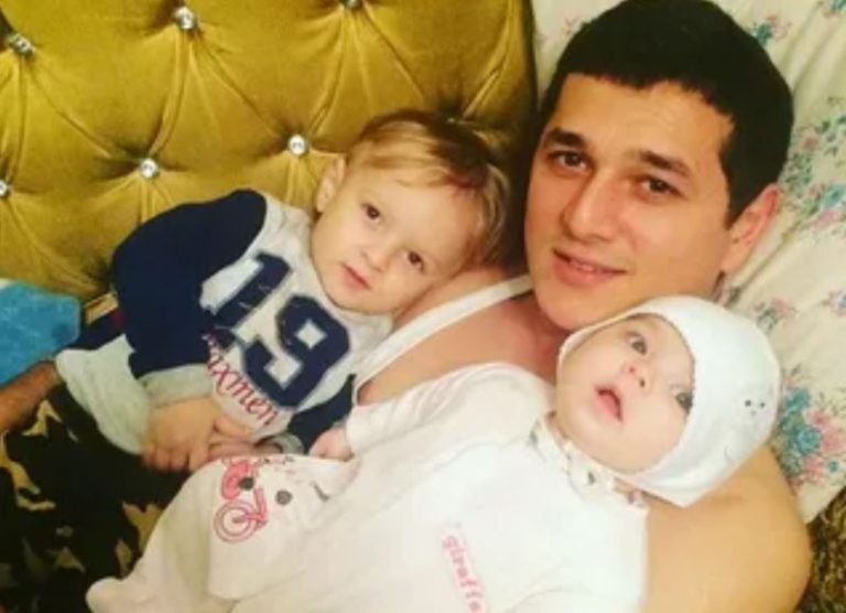 Іван, як завжди, вставав о пів на п’яту ранку. Щоденний розпорядок був звичним: підоїти корову, погодувати кіз та курей, а потім повернутися додому, щоб приготувати сніданок для дітей