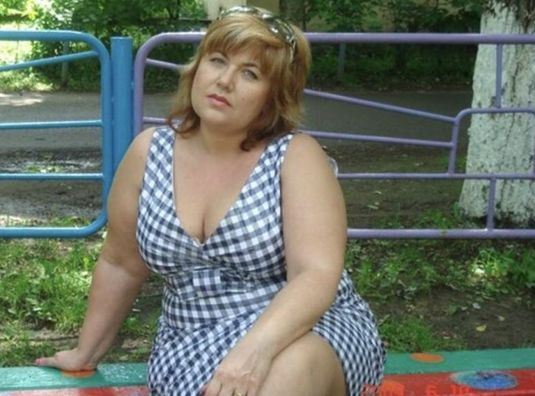 Ірина сиділа на кухні та гірко плакала. Її страждання перервав дзвінок телефону. – Ви правда з Михайлом розлучаєтеся? – пролунав голос сестри Катерини, яка навіть не привіталася.