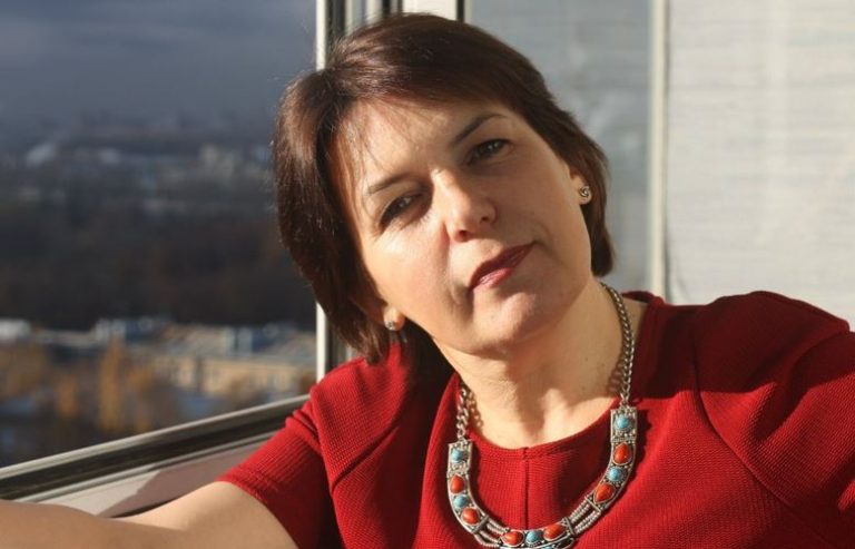 Оксана часто ображалася на Віталіка за те, що той ухвалює дурні рішення, незважаючи на наявність у родини величезних фінансових проблем. Того вечора на неї чекав ще один неприємний сюрприз.