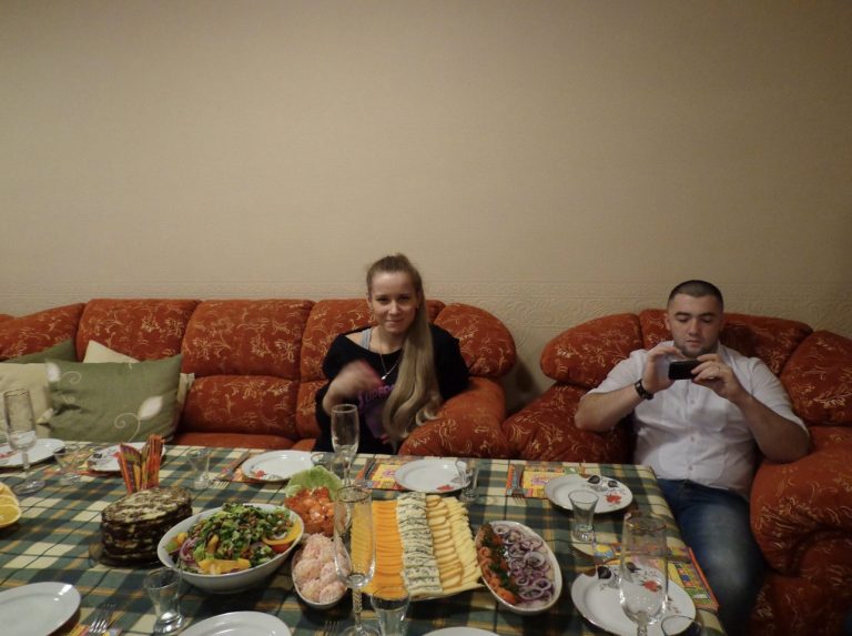 Проживши з чоловіком 19 років, у нас з ним були діти, робота, хобі. Все було в порядку, поки чоловік у свої 50 не знайшов нове кохання. Він попросив час подумати, але я вже все вирішила.