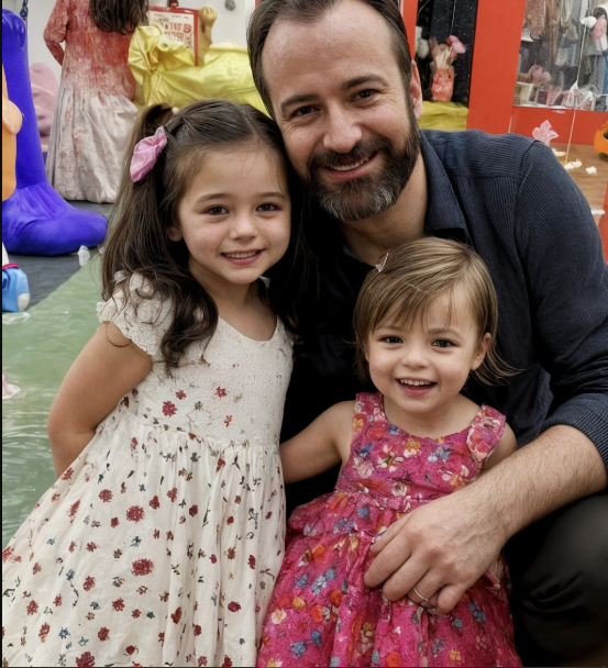 Dopo dieci anni di matrimonio, mia moglie mi ha lasciato portando via i nostri due figli per stare con un uomo facoltoso. Due anni più tardi, però, la vita ha rimesso le cose a posto con un epilogo inatteso che, per me, ha avuto il sapore di una perfetta giustizia poetica.
