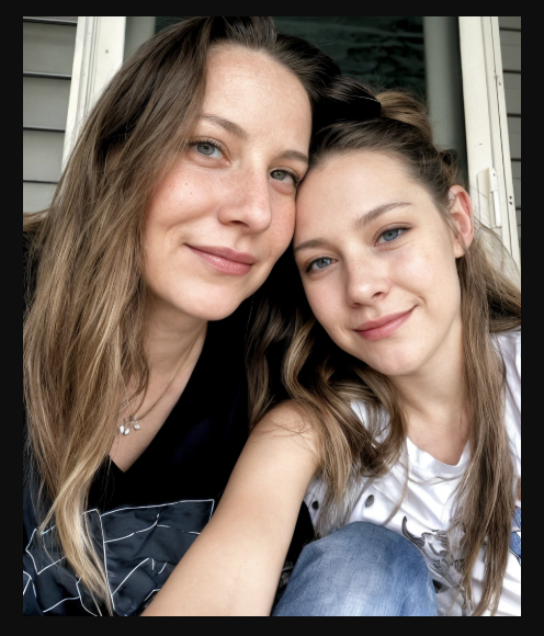 «Dodici anni dopo avermi abbandonata con nostro figlio, il mio ex marito si è rifatto vivo chiedendo di parlare con nostra figlia — e il motivo che mi ha dato mi ha lasciata senza fiato.»